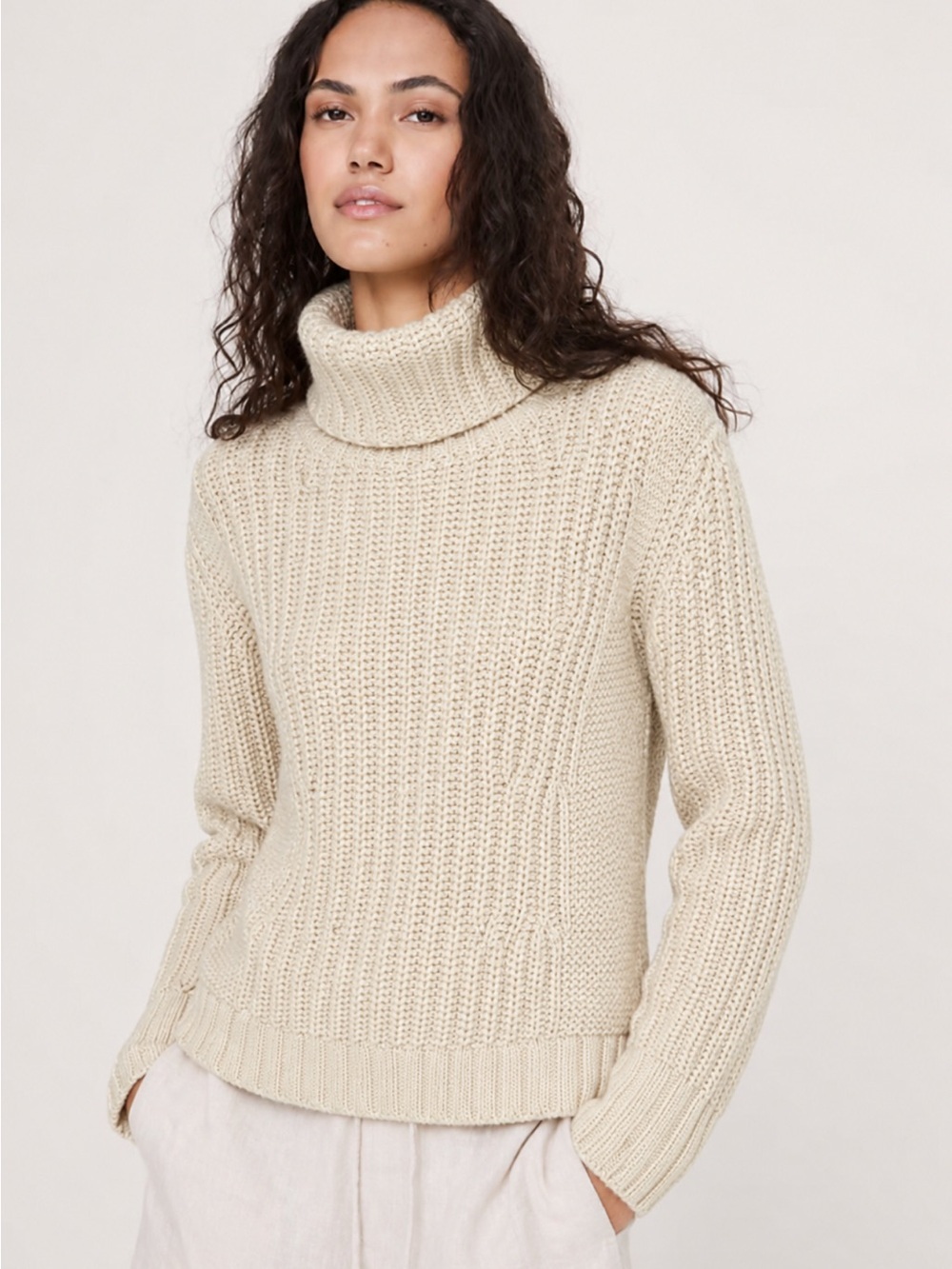 Banana Republic Sweater Women's Size M Cream Merino Wool Alpaca Blend Cowl Neck